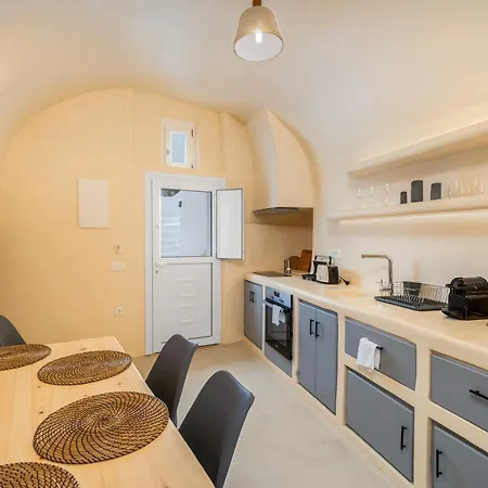 Eolithos Exclusive Апарт-отель 4*